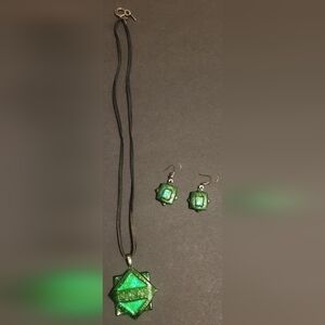 Emerald Green Glass Pendant And Earrings.